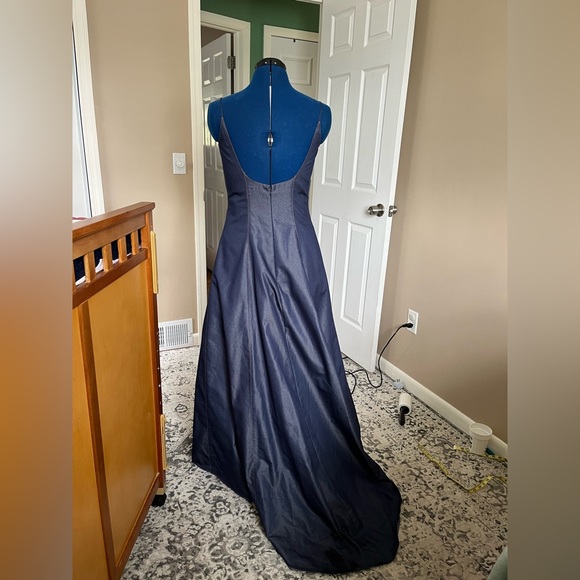 Totally dreamy ABS EVENING by ALLEN SCHWARTZ chambray evening gown, size 10 - Picture 4 of 6